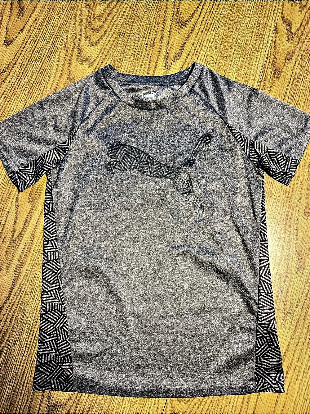 Like New Puma Boys Graphic Athletic Tee Size Medium 10 / 12